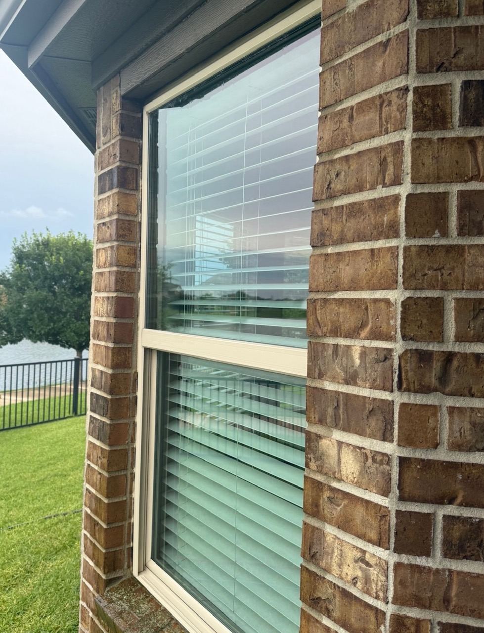 Clean brick home window in Richmond TX