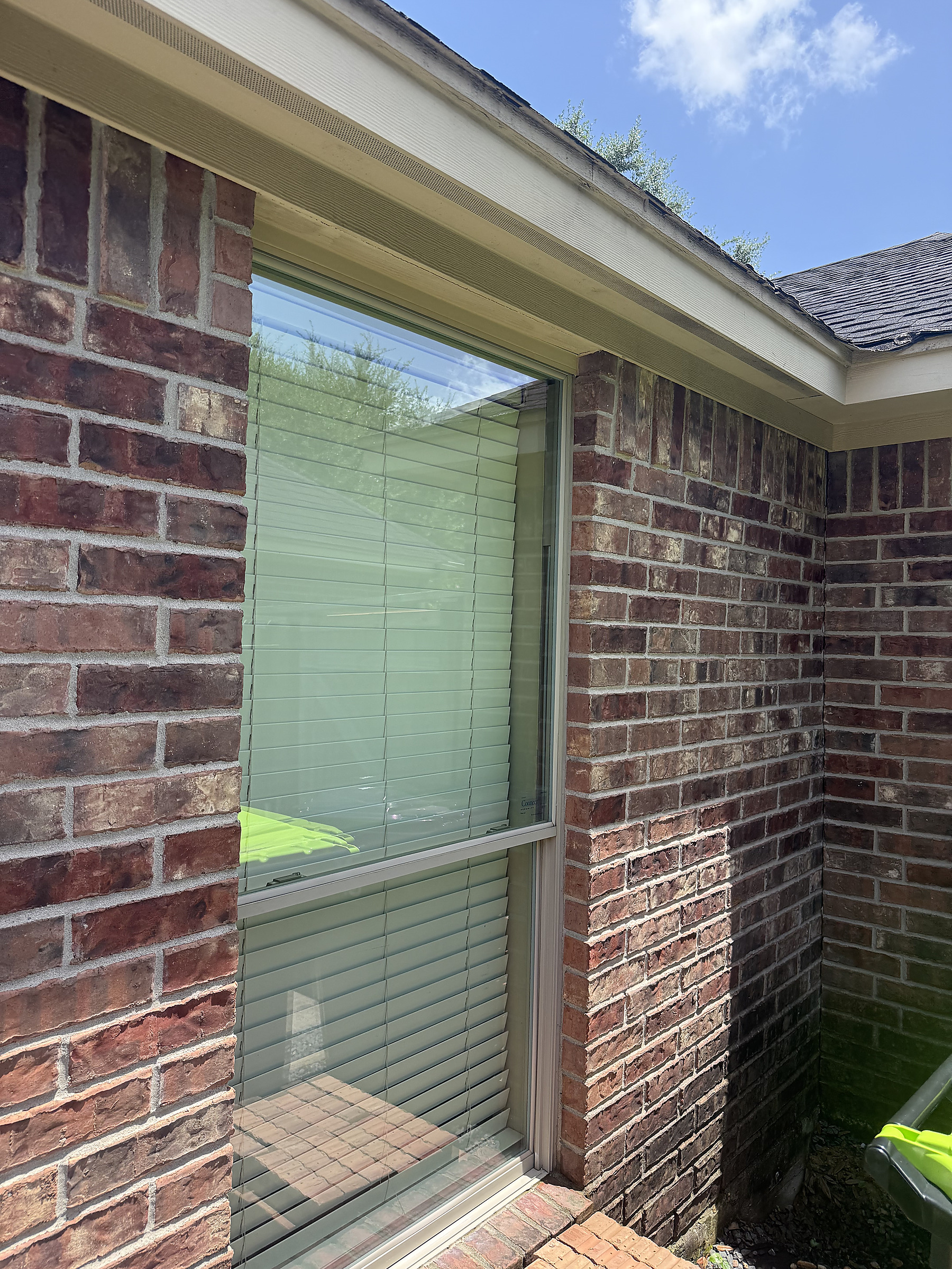 Exterior window cleaning after photo
