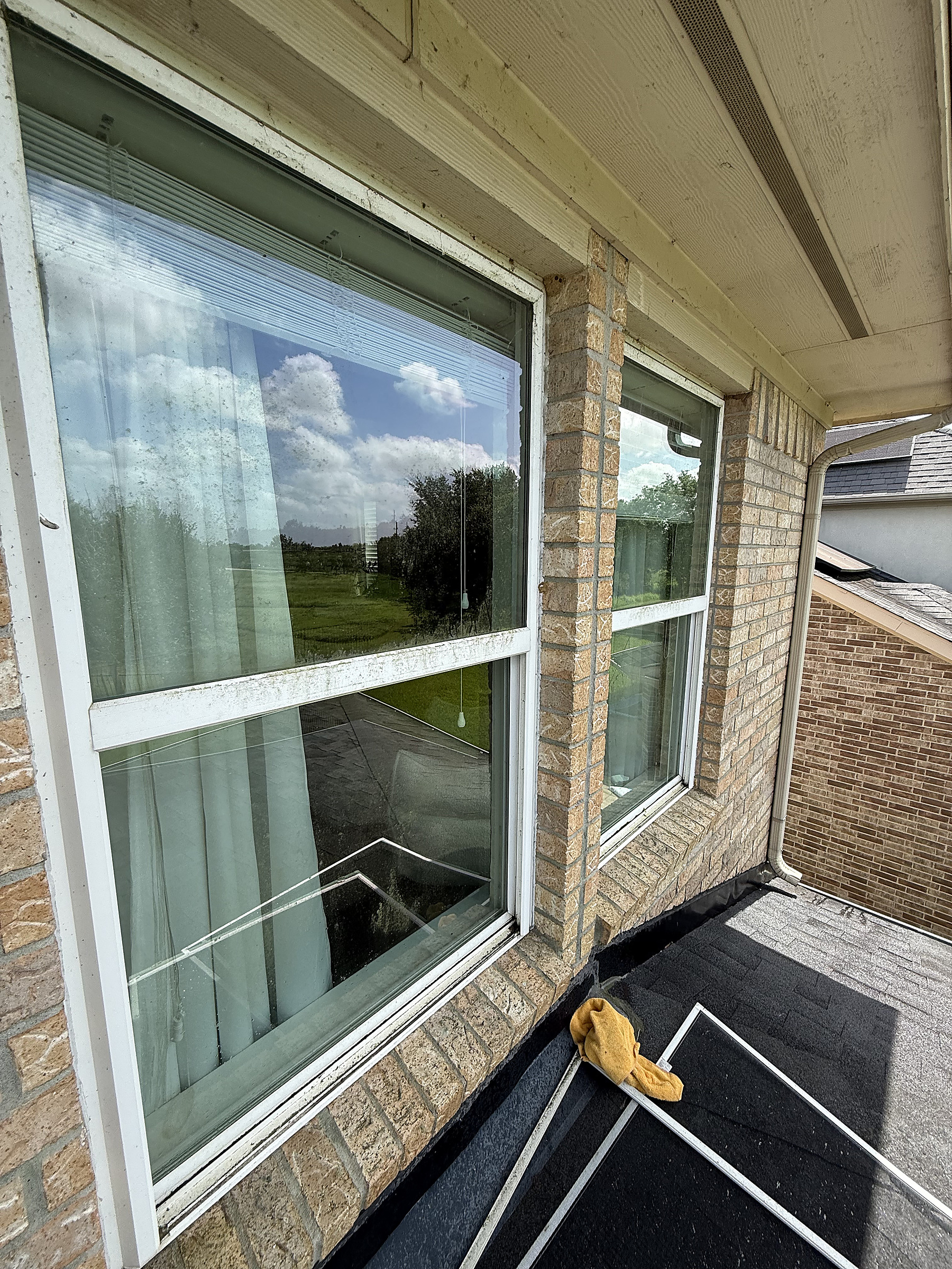 Before upper window cleaning